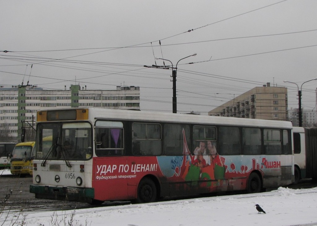 Szentpétervár, LiAZ-5256.25 sz.: 6956