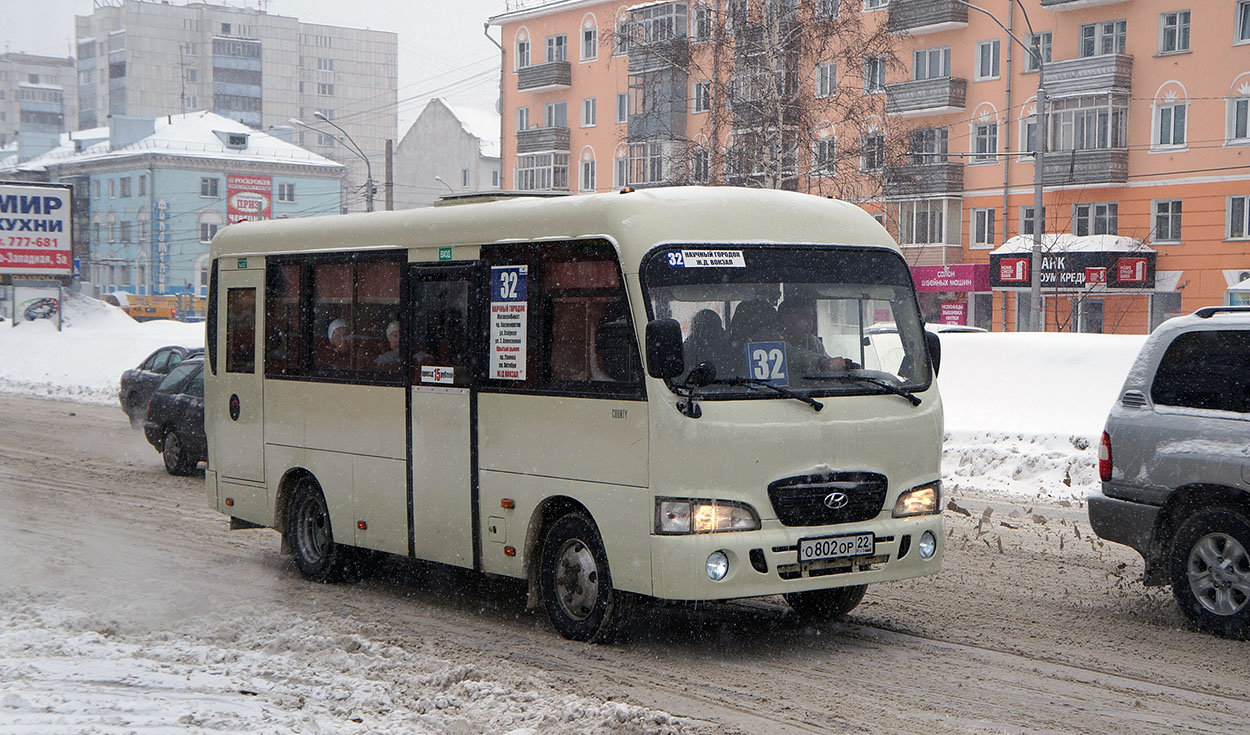 Автобус 32 майкоп. Hyundai County 3.9. 32 Маршрут Барнаул. Hyundai County Хабаровск. 32 Автобус Барнаул.