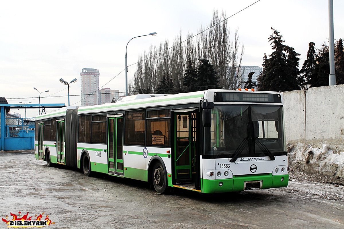 Moskau, LiAZ-6213.21 Nr. 13563