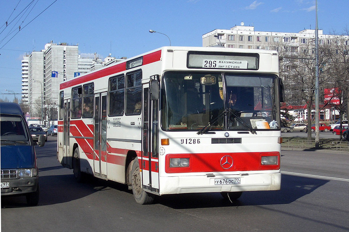 Moscow, Mercedes-Benz O325 # 01286