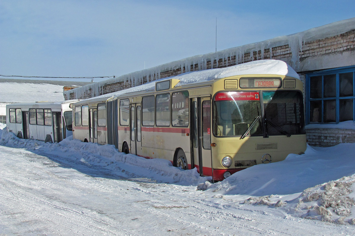 Новосибирская область, Mercedes-Benz O305G № КР 142 54