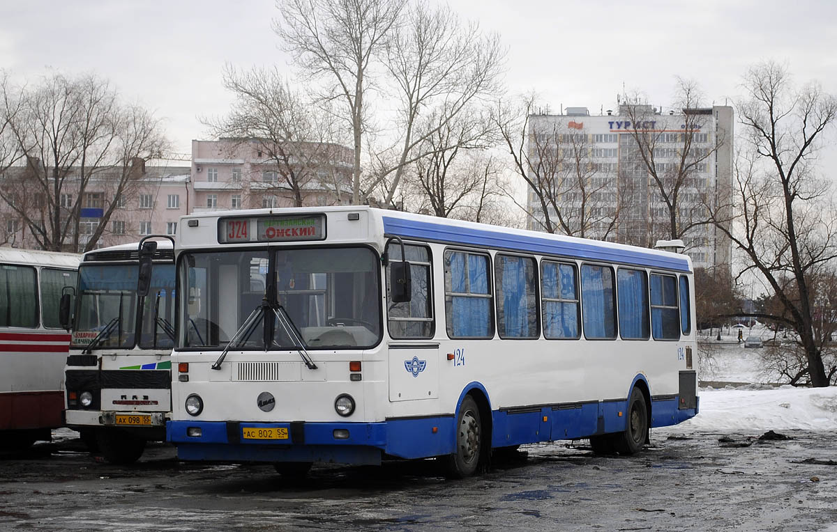 Омская область, ЛАЗ-695Н № 107; Омская область, ЛиАЗ-5256.35 № 124