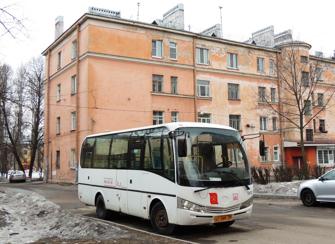 Saint Petersburg, Yutong ZK6737D # n692