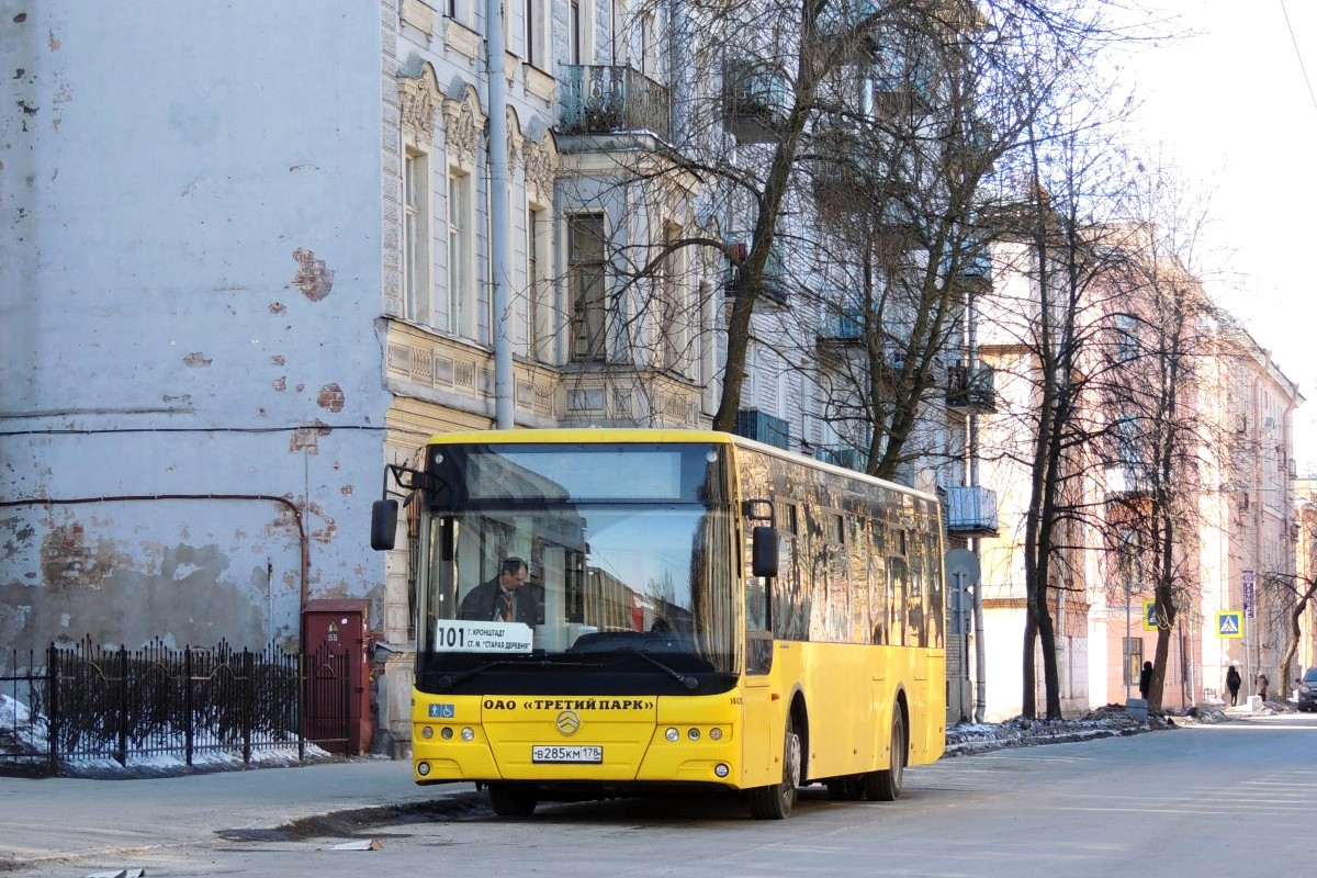 Petrohrad, Golden Dragon XML6125CR č. В 285 КМ 178