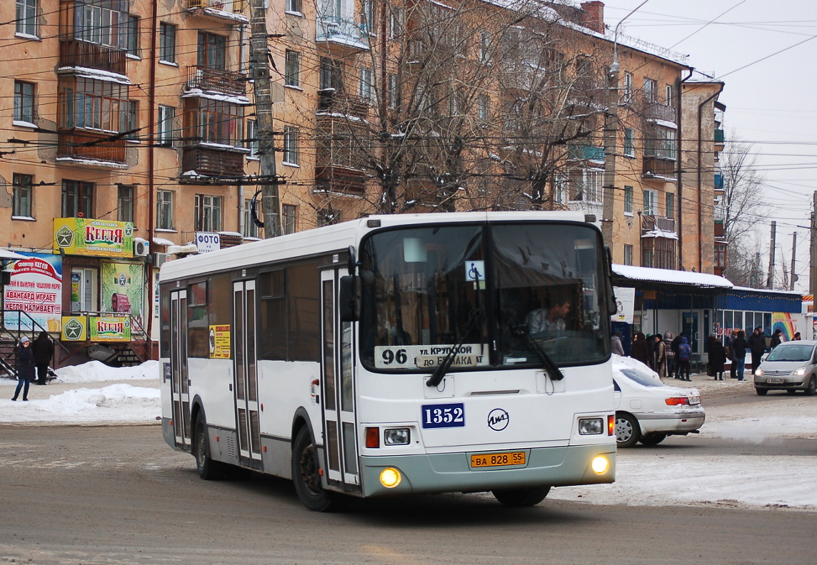 Омская область, ЛиАЗ-5293.00 № 1352