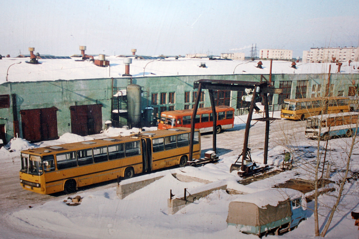 Х х пермь. Пермь автоколонна 1221. Автобусный парк Пермь 1994 год. Автобусный парк в 1990е. Автобусный парк Пермь.