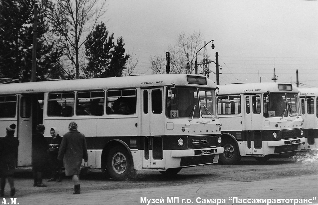 Самарская область, Ikarus 180 № 20-60 КШО; Самарская область, Ikarus 180 № 20-63 КШО; Самарская область — Автовокзалы, автостанции и конечные остановки; Самарская область — Фотографии XX века