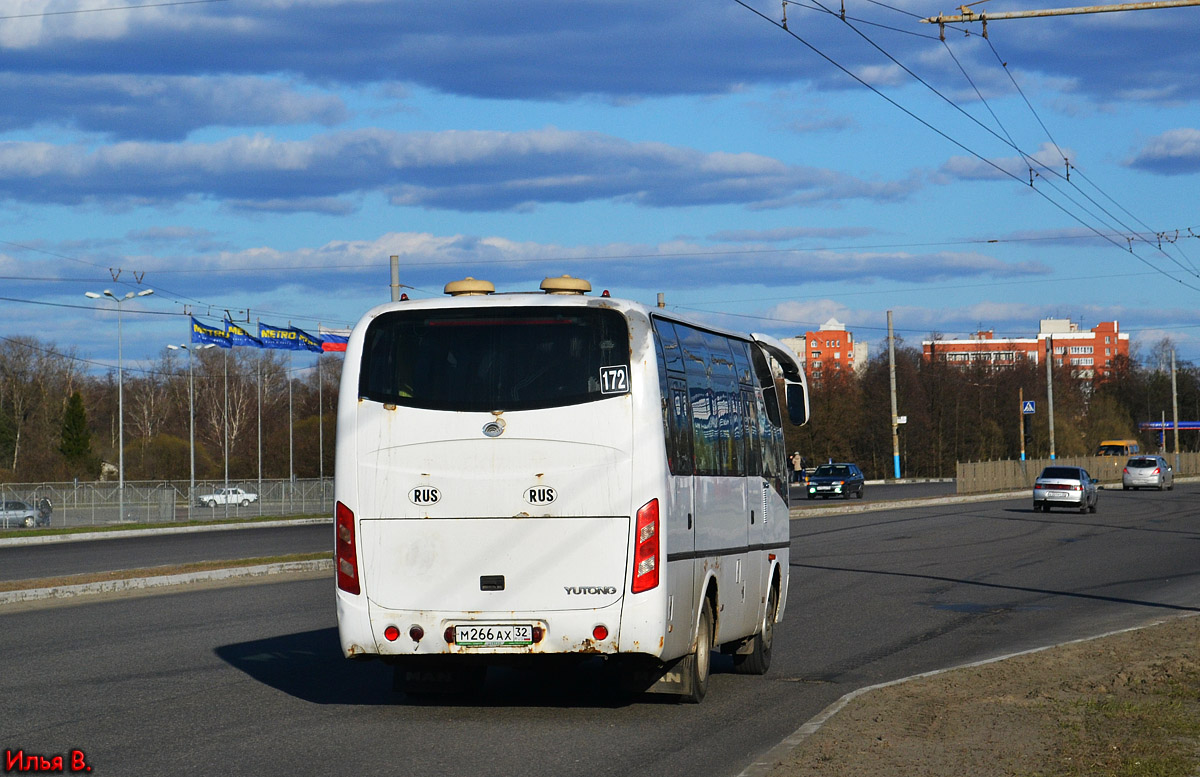 Брянск белые берега 172. 172 Автобус. 172 Автобус Брянск. Маршрутка 172 Брянск белые берега. К 003 Ах 32.