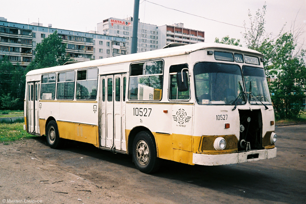 Moscow, LiAZ-677M # 10527