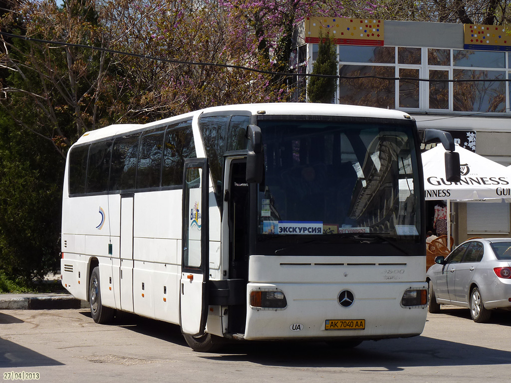 Республика Крым, Mercedes-Benz O350-15RHD Tourismo № AK 7040 AA