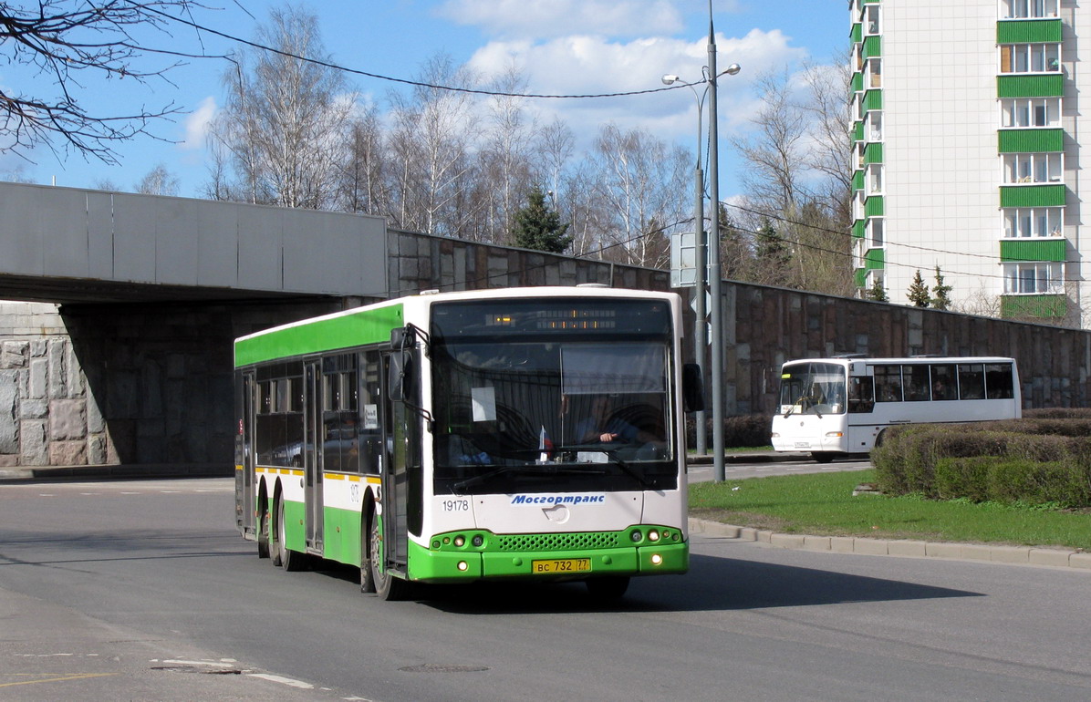 Москва, Волжанин-6270.06 