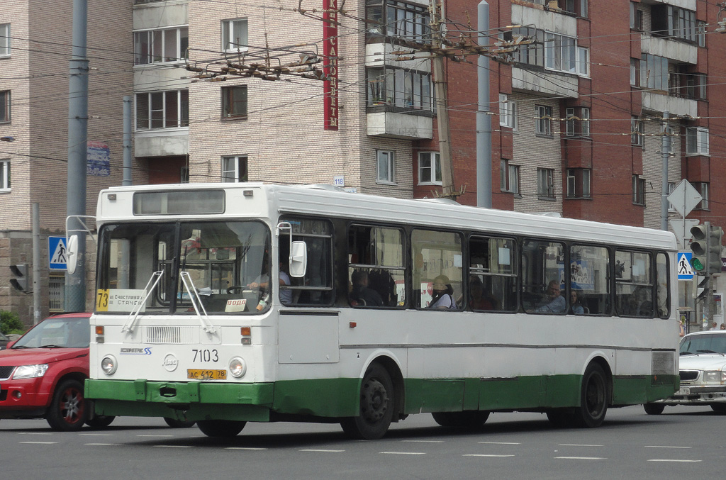 Sankt Petersburg, LiAZ-5256.00 Nr 7103