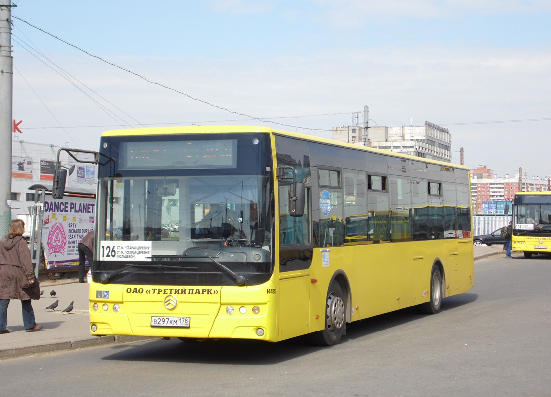 Санкт-Петербург, Golden Dragon XML6125CR № В 297 КМ 178