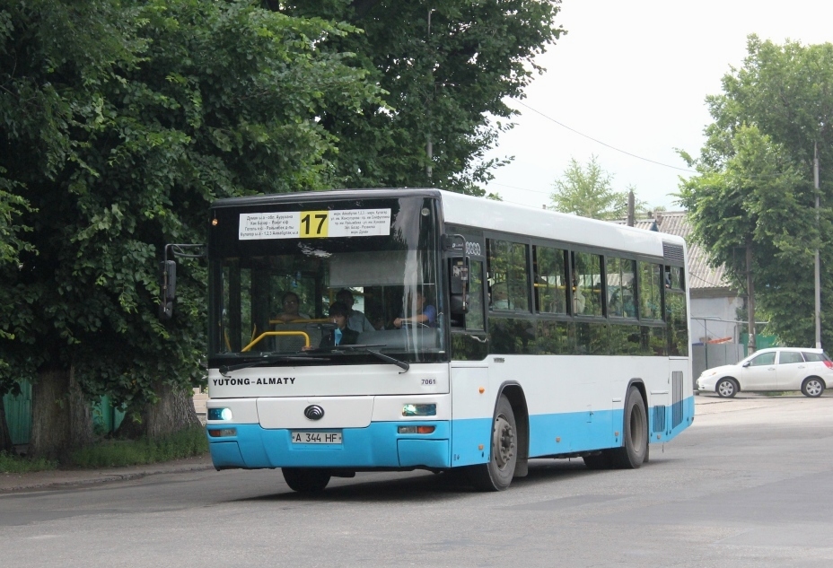 Алматы, Yutong ZK6108HGH № 7061