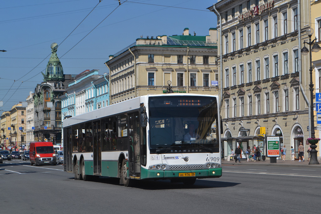 Sankt Petersburg, Volgabus-6270.06 