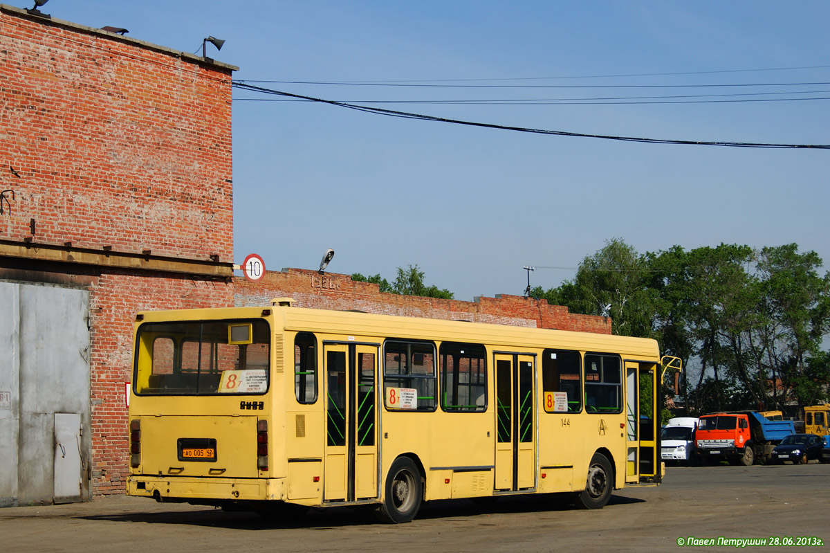 Кемеровская область - Кузбасс, ЛиАЗ-5256.40 № 144