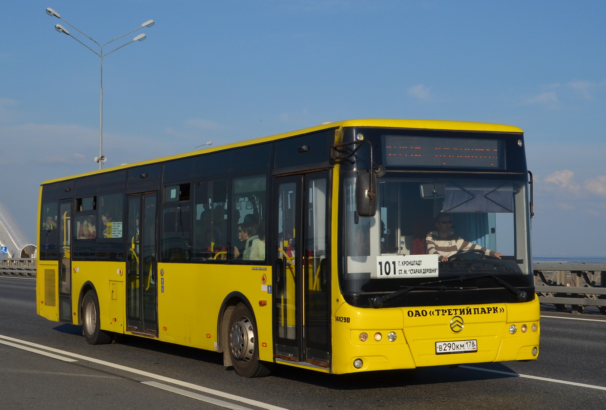 Санкт-Петербург, Golden Dragon XML6125CR № В 290 КМ 178