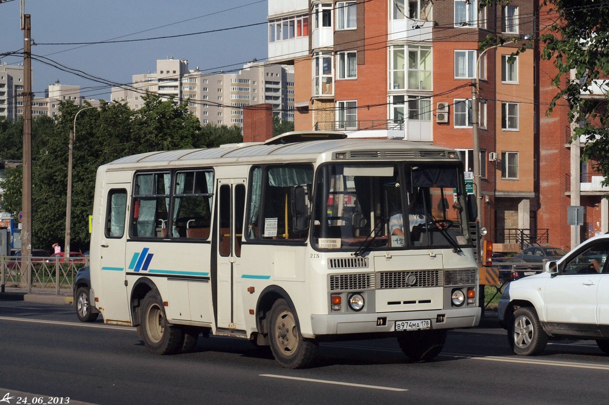 Petrohrad, PAZ-32053 č. 215