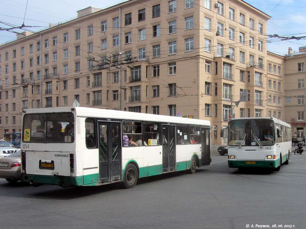 Санкт-Петербург, ЛиАЗ-5256.25 № 1254; Санкт-Петербург, ЛиАЗ-5256.25 № 1412