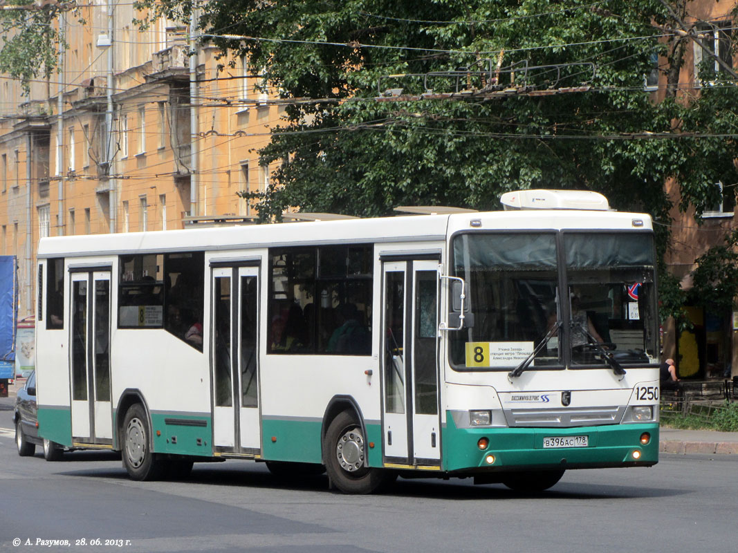 Sankt Peterburgas, NefAZ-5299-30-32 Nr. 1250