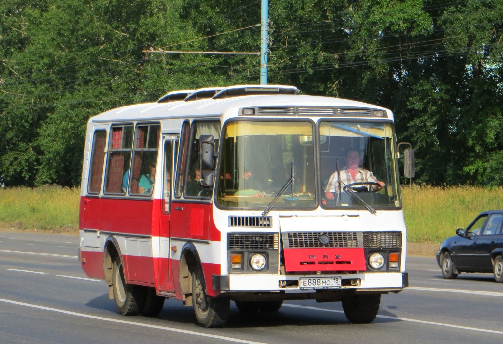 Удмуртия, ПАЗ-3205-50 № Е 888 МО 18