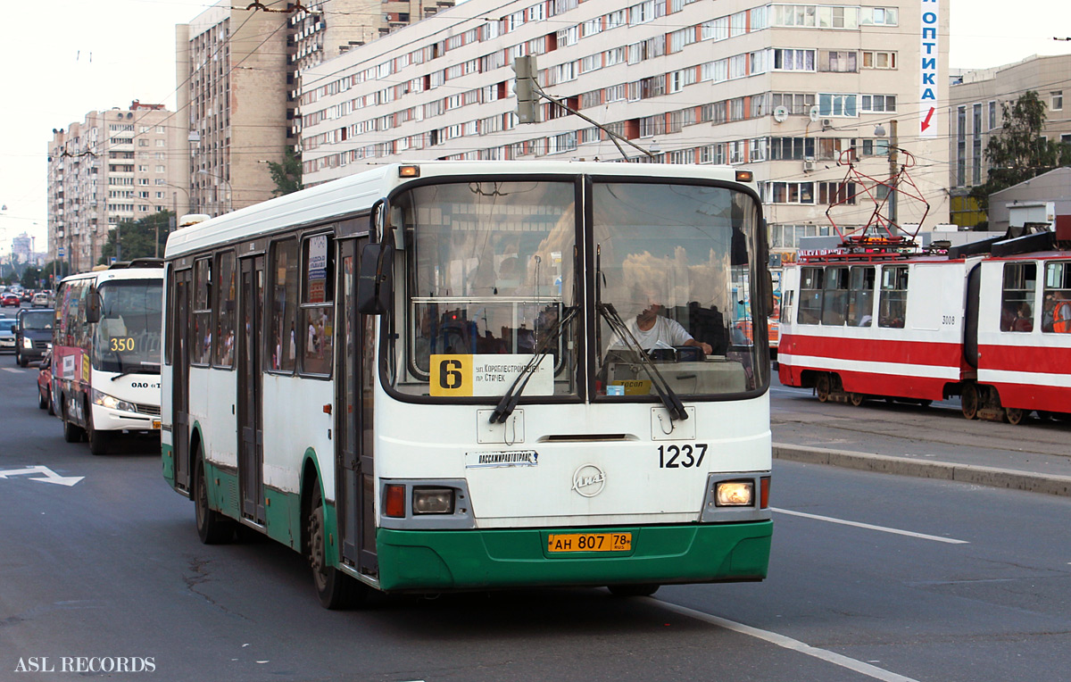 Санкт-Петербург, ЛиАЗ-5256.25 № 1237