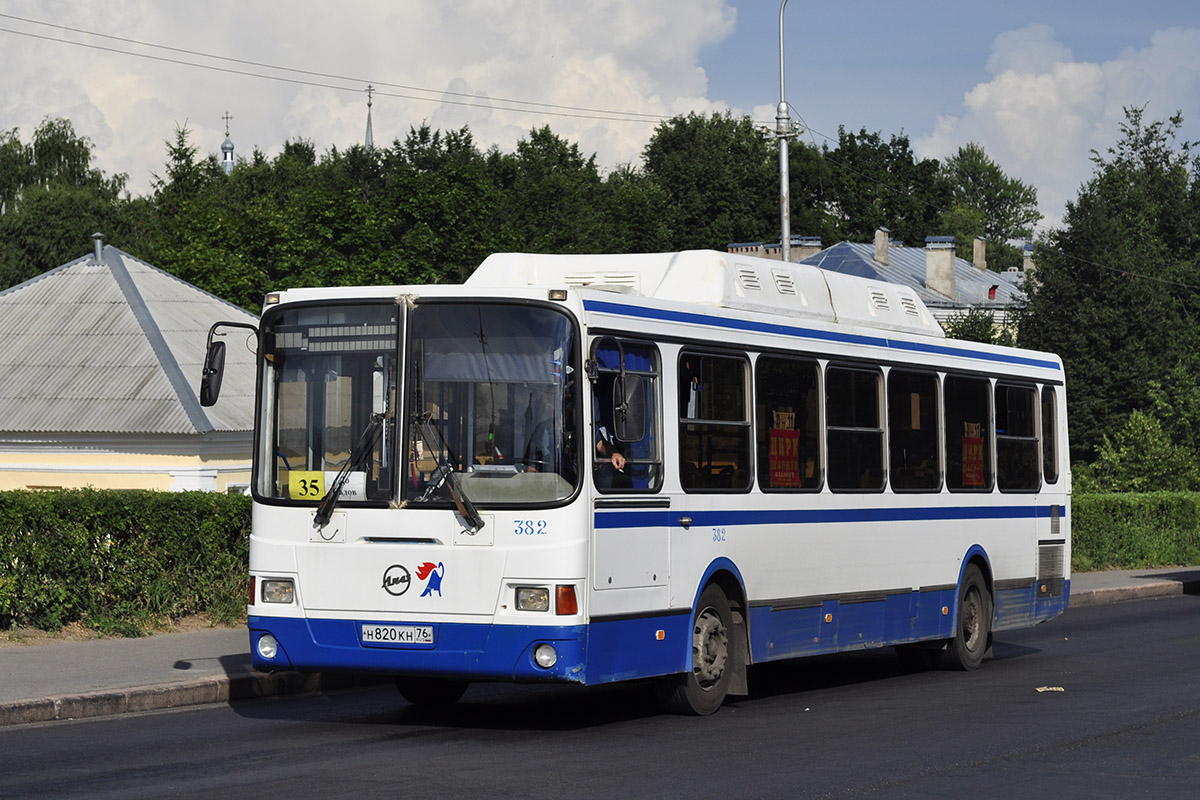 Novgorod region, LiAZ-5256.57 # 382