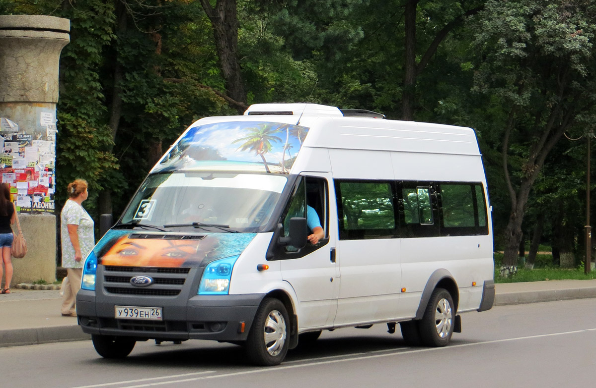 Автобус 3 в озерах. Форд Транзит Нижегородец микроавтобус. Микроавтобус в городе. Городской микроавтобус. Маршрутка.