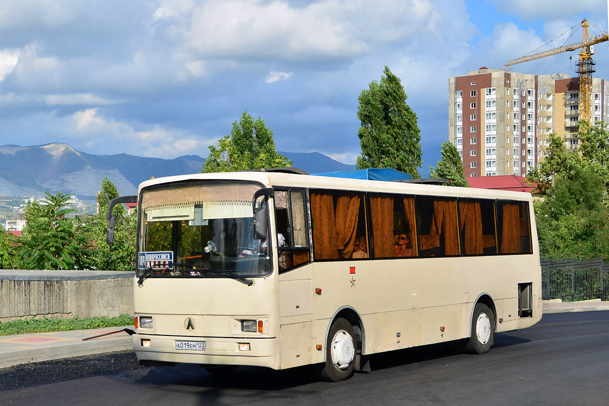 Сегодня автобус кореновск краснодар. ЛАЗ-4207jt. ЛАЗ-4207jt "лайнер-10".
