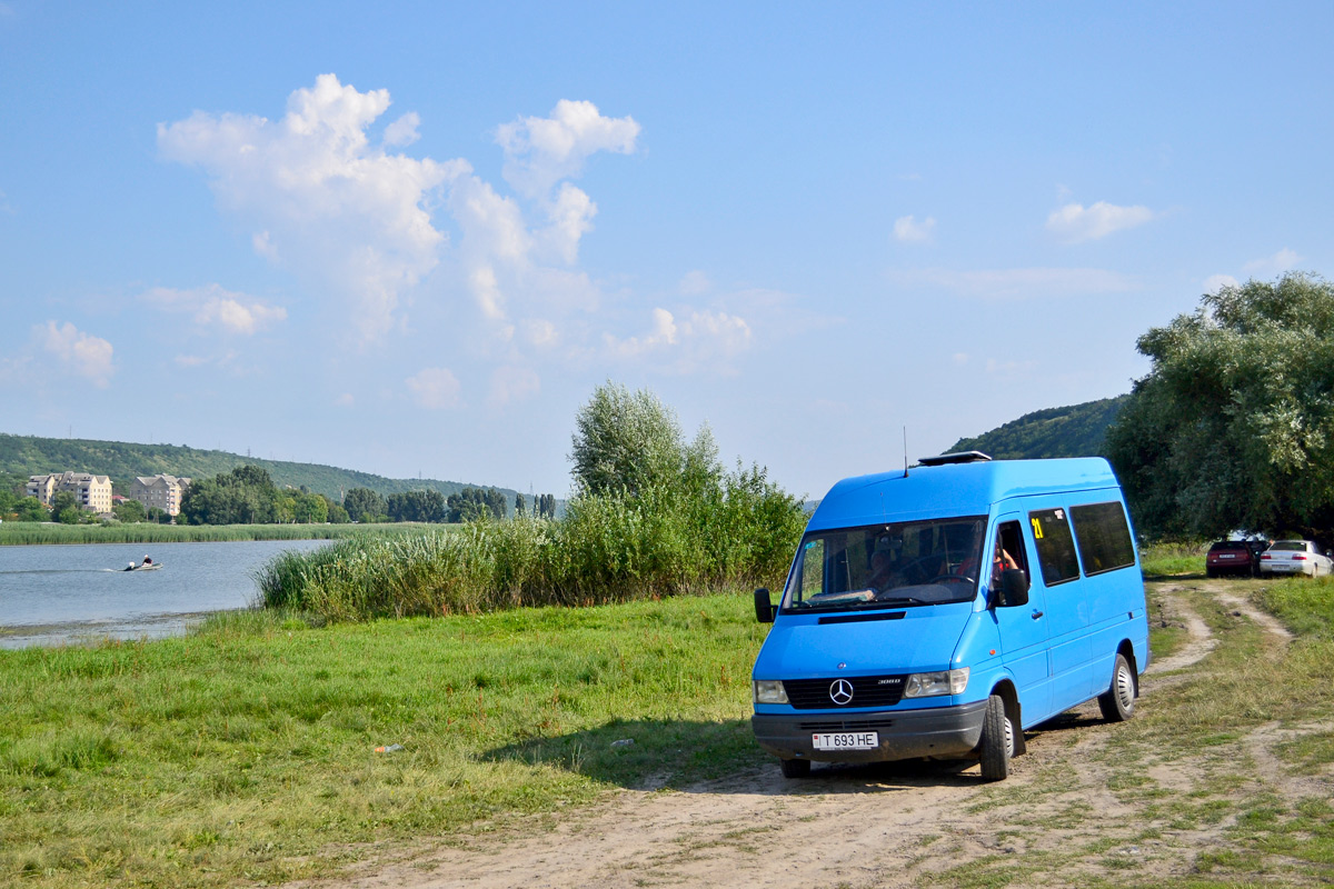 Приднестровье, Mercedes-Benz Sprinter W901/W902 208D № Т 693 НЕ