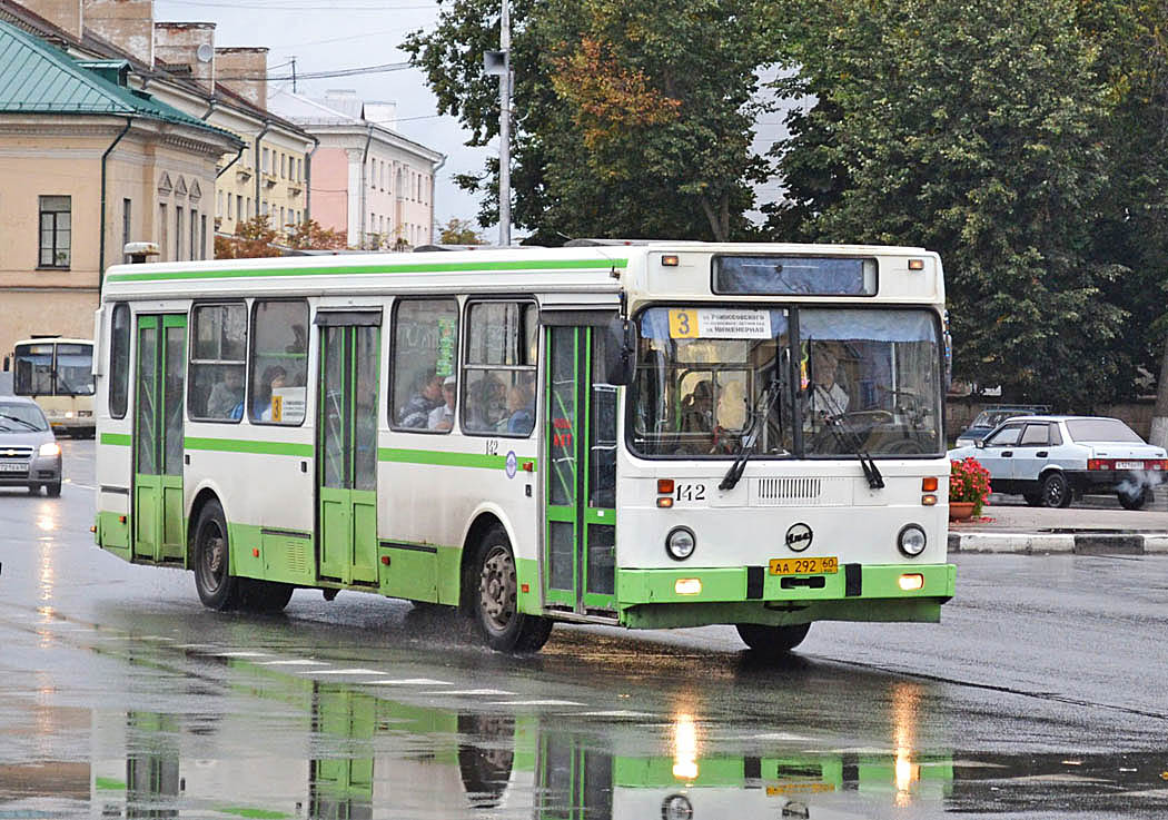 Псковская область, ЛиАЗ-5256.25 № 142