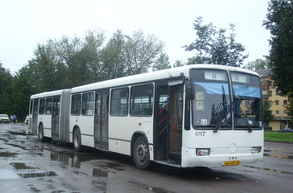 Pskovská oblast, Mercedes-Benz O345G č. 697