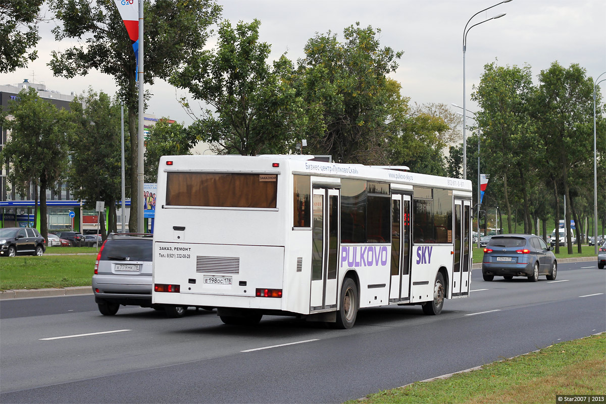 Sankt Petersburg, NefAZ-5299 Nr Е 198 ОС 178