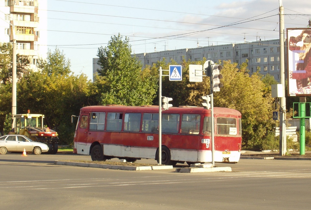 Omsk region, LiAZ-677M # 575