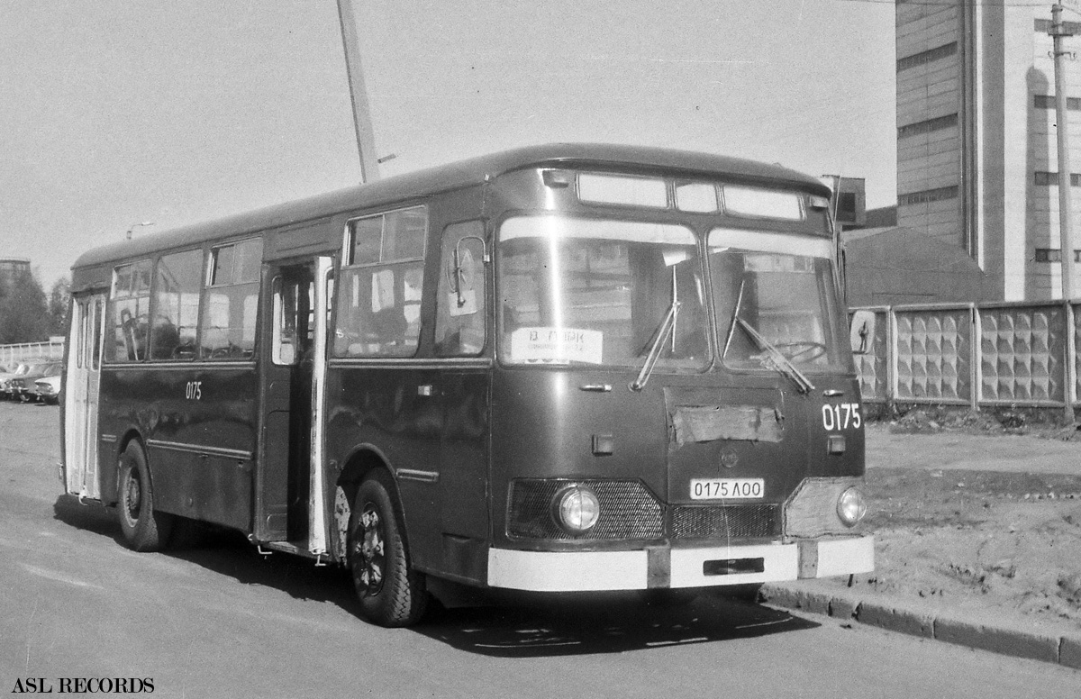 Szentpétervár, LiAZ-677M sz.: 0175