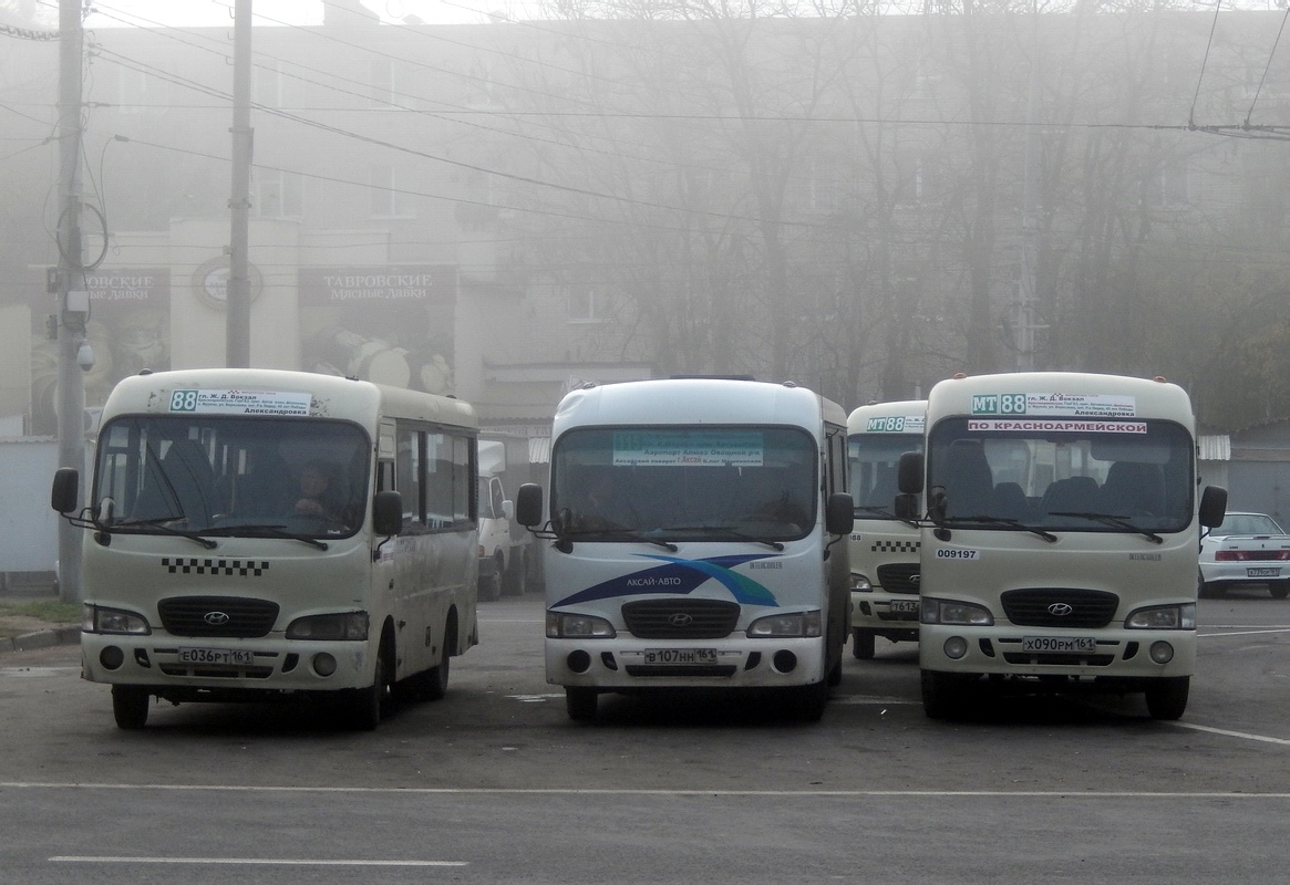 Ростовская область, Hyundai County SWB C08 (РЗГА) № Е 036 РТ 161; Ростовская область, Hyundai County LWB C09 (ТагАЗ) № В 107 НН 161; Ростовская область, Hyundai County SWB C08 (РЗГА) № 009197; Ростовская область — Автобусные вокзалы, станции и конечные остановки