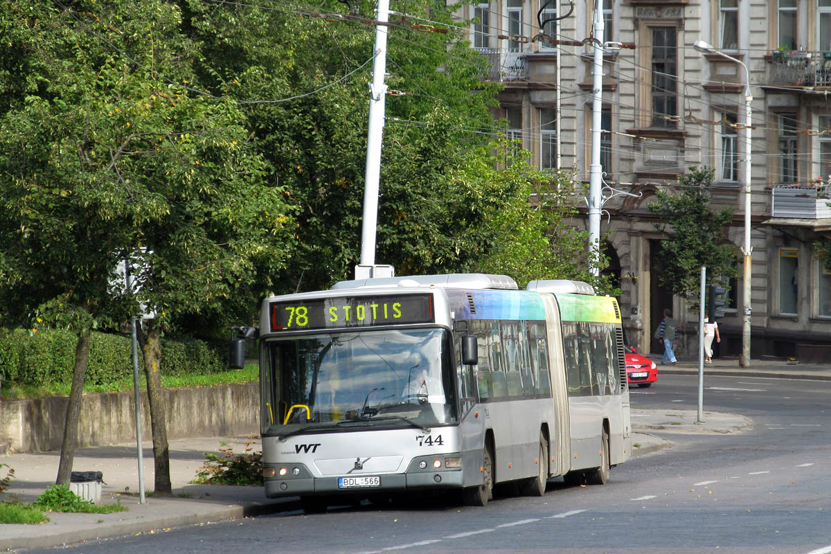 Литва, Volvo 7700A № 744