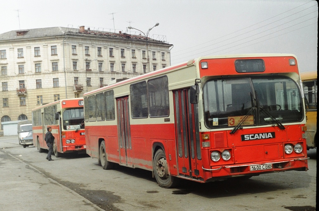 Свердловская область, Scania CR112 № 166; Свердловская область, Scania CR112 № 165