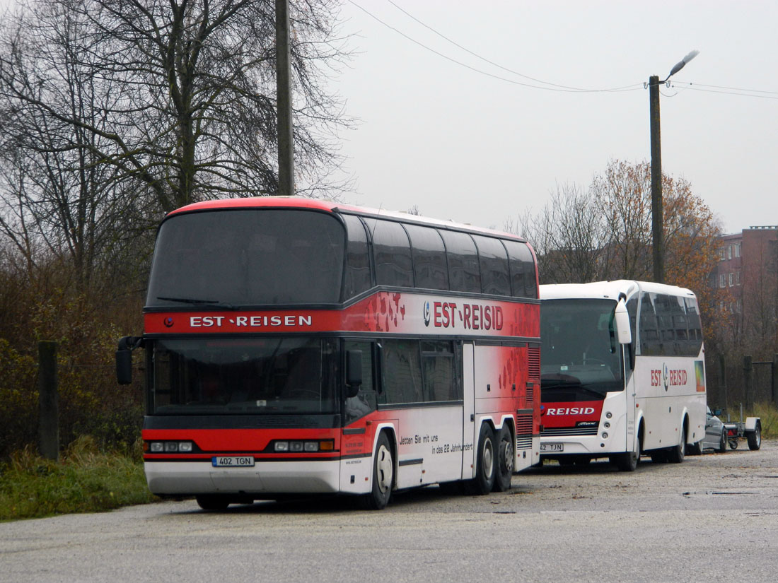 Эстония, Neoplan N122/3 Skyliner № 402 TGN; Эстония — Tartumaa — Автобусные станции, конечные остановки, площадки, парки, разное