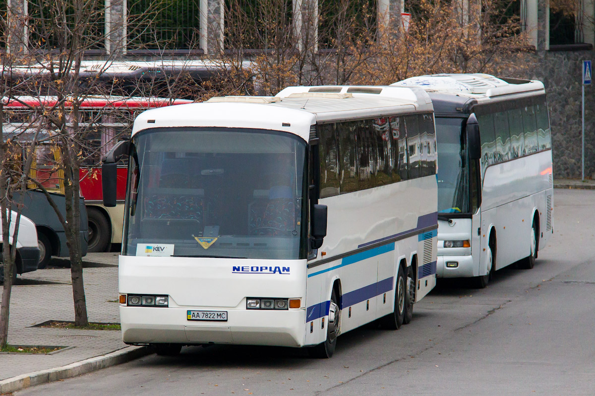 Киев, Neoplan N316/3SHDL Transliner № AA 7822 MC