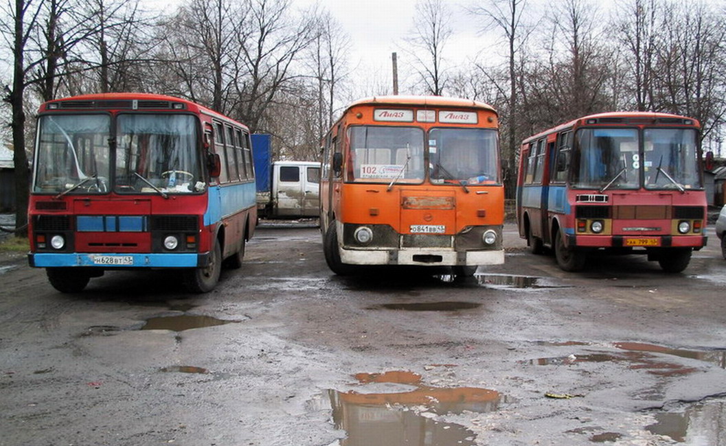 Кировская область, ПАЗ-3205 (00) № Н 628 ВТ 43; Кировская область, ЛиАЗ-677МБ № О 841 ВВ 43; Кировская область, ПАЗ-3205 (00) № АА 799 43; Кировская область — Автовокзалы, автостанции, конечные остановки