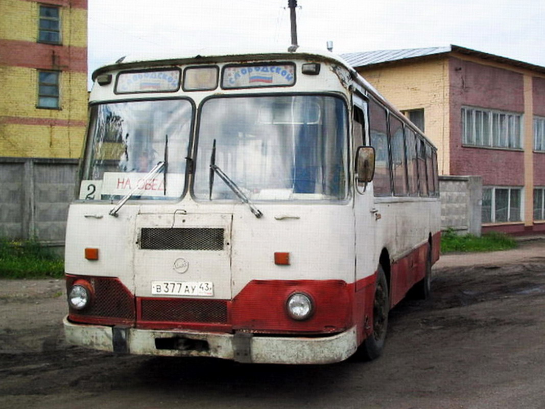 Kirov region, LiAZ-677M Nr. В 377 АУ 43