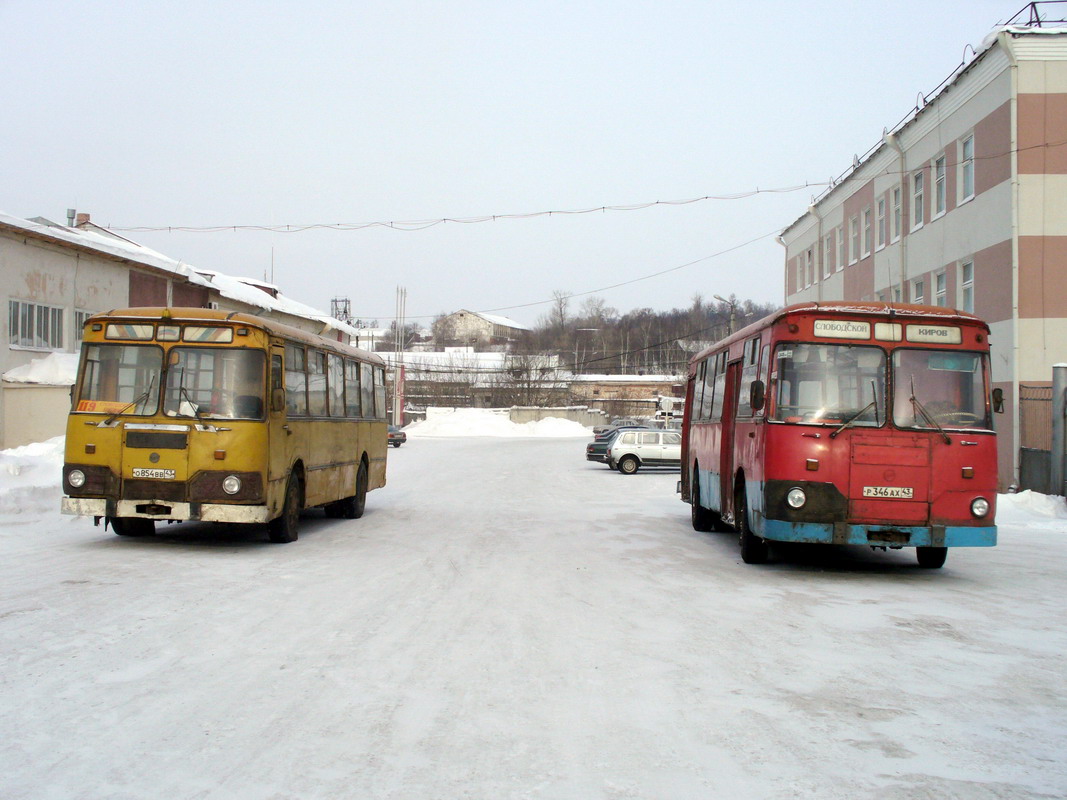 Kirov region, LiAZ-677M Nr. О 854 ВВ 43; Kirov region, LiAZ-677MB Nr. Р 346 АХ 43