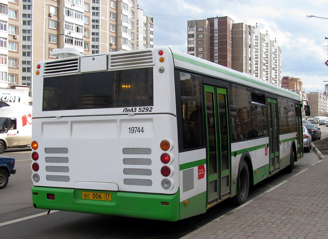 Moskau, LiAZ-5292.22 (2-2-2) Nr. 19744