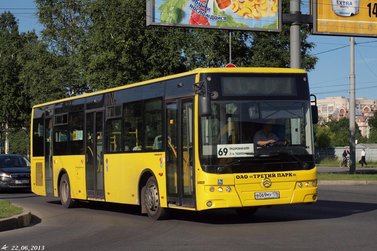 Санкт-Петербург, Golden Dragon XML6125CR № В 069 МУ 178