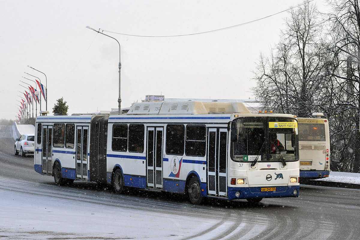 Novgorod region, LiAZ-6212.70 Nr. 37