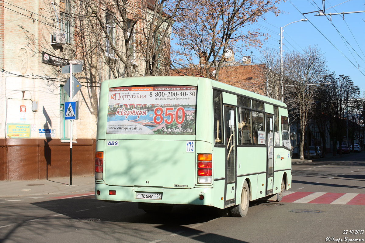 Краснодарский край, ПАЗ-320401-01 № Т 186 МС 123