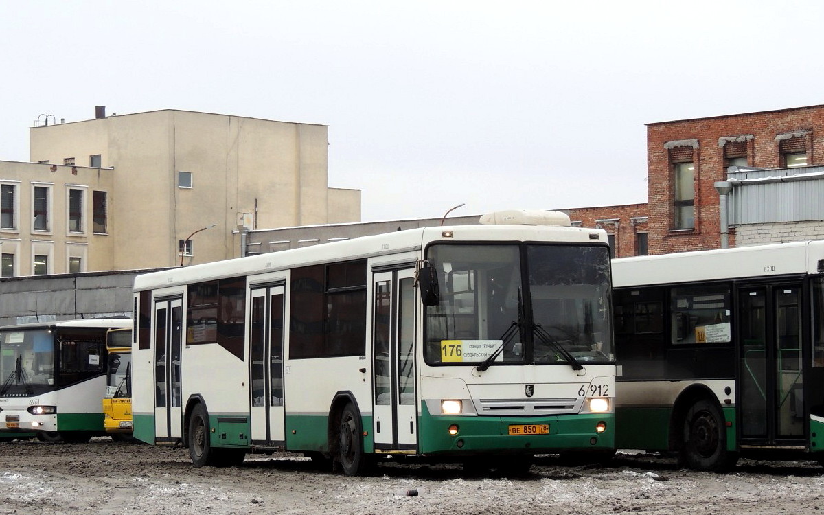 Sankt Petersburg, NefAZ-5299-30-32 Nr. 6912