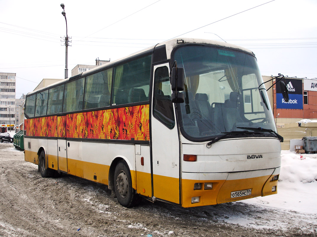 Murmansk region, Bova Futura FHD 12.290 č. О 565 МС 51