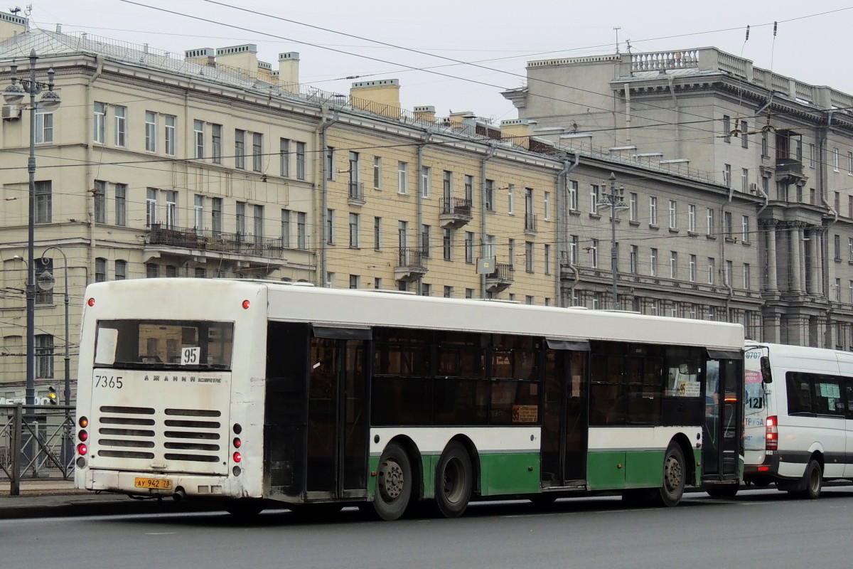 Sankt Petersburg, Volgabus-6270.06 